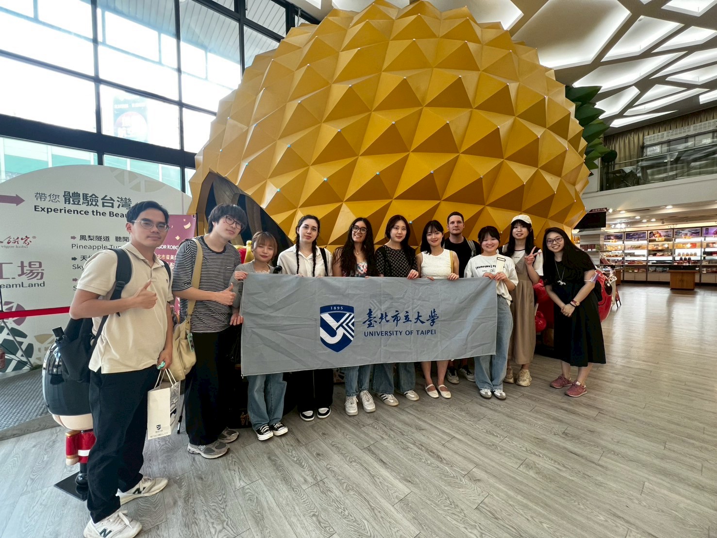2025 Intensive Mandarin Program Outdoor Cultural Class-Pineapple Cake Making